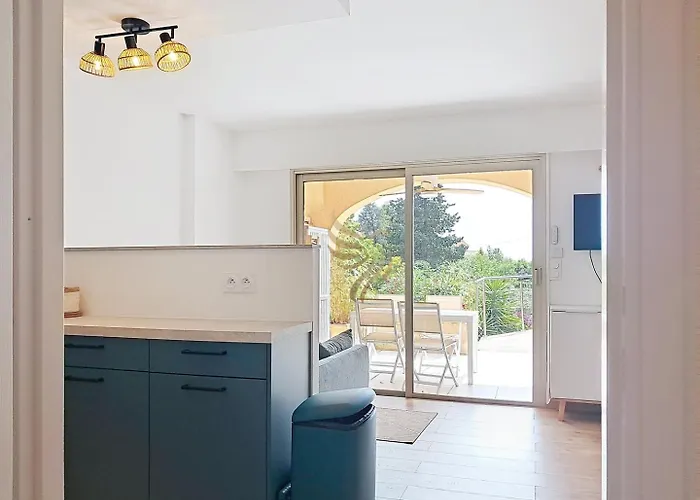 شقة 5-room - Sea View- Terrace - Parking *