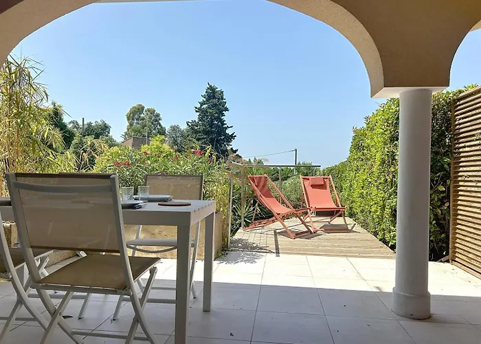 شقة 5-room - Sea View- Terrace - Parking *