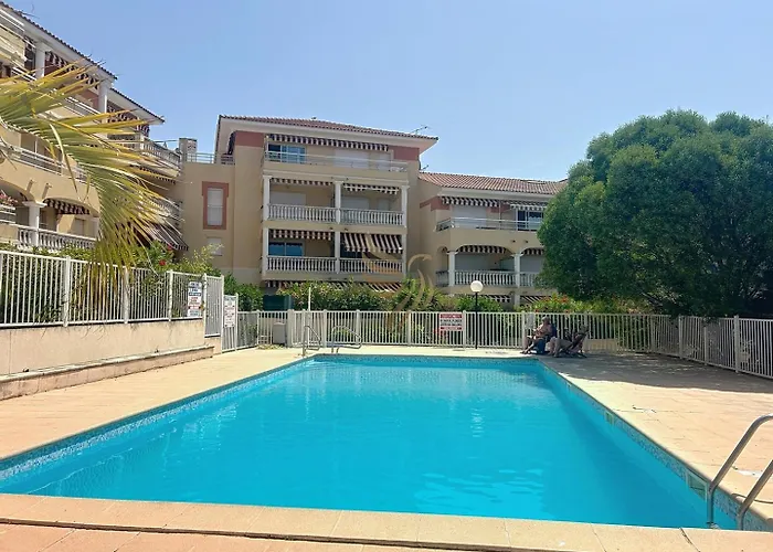 شقة 5-room - Sea View- Terrace - Parking *